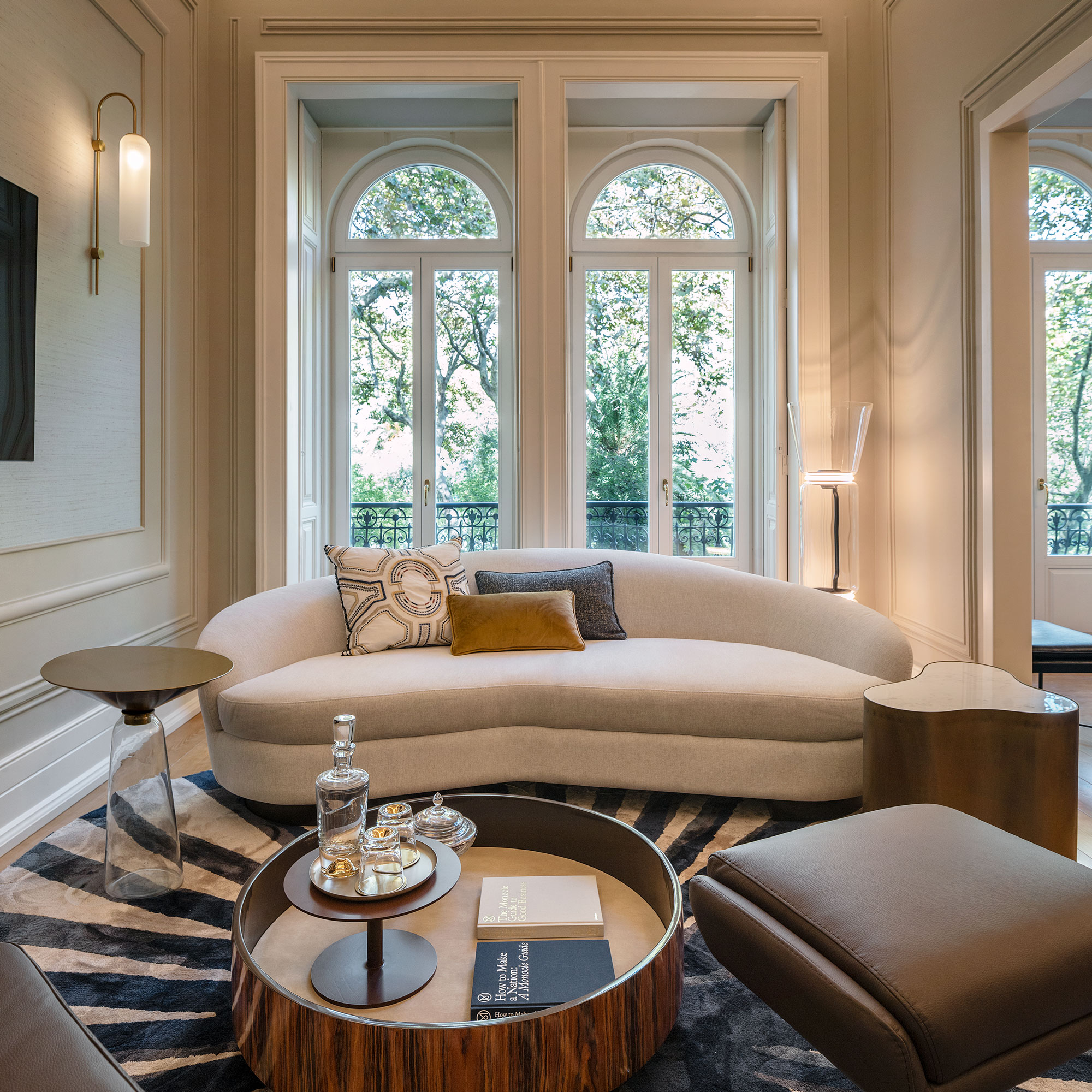 Liberdade 177 - Urban residential interior with curated spatial experience